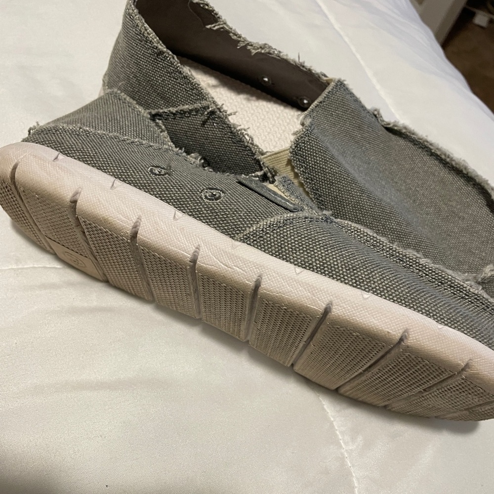 Women’s slip on boat shoe